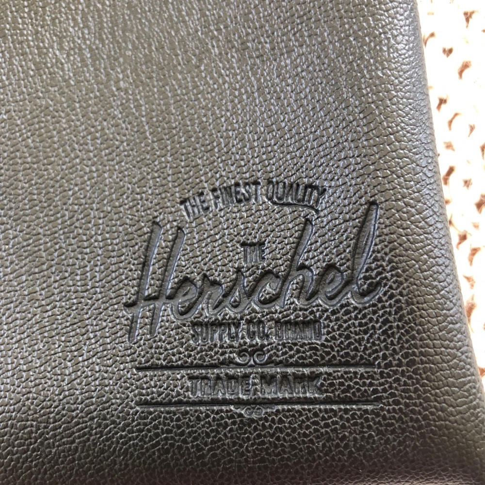 Herschel cosmetic bag grey black violet inside